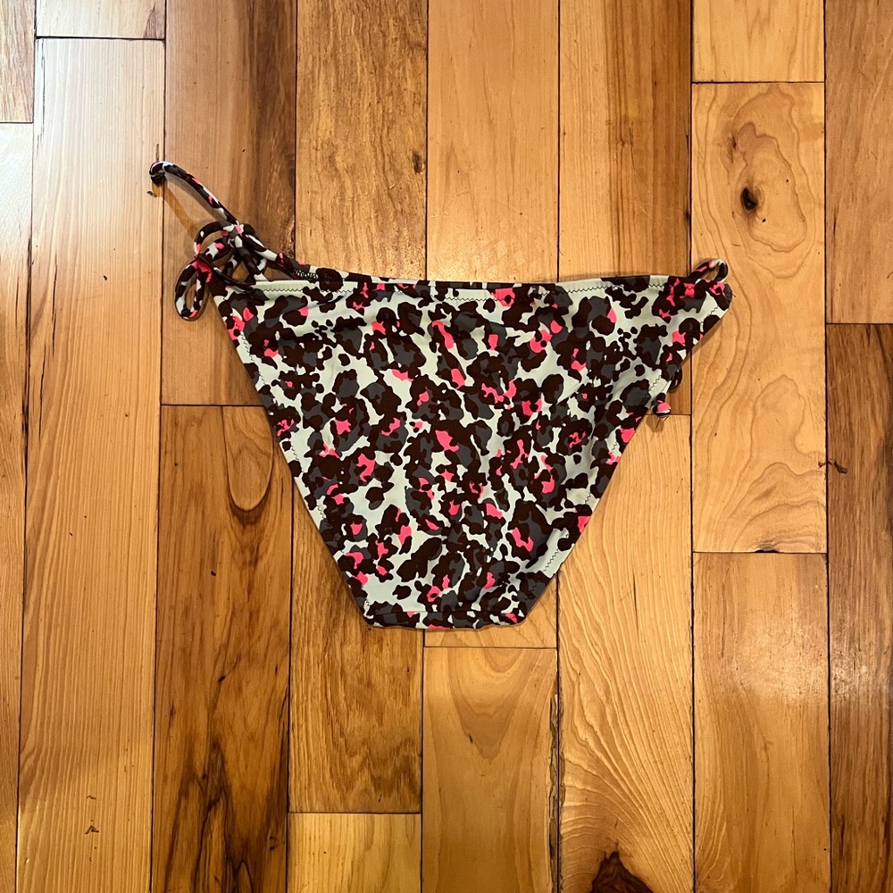 Victoria’s Secret Bikini Bottom - Picture 2 of 3
